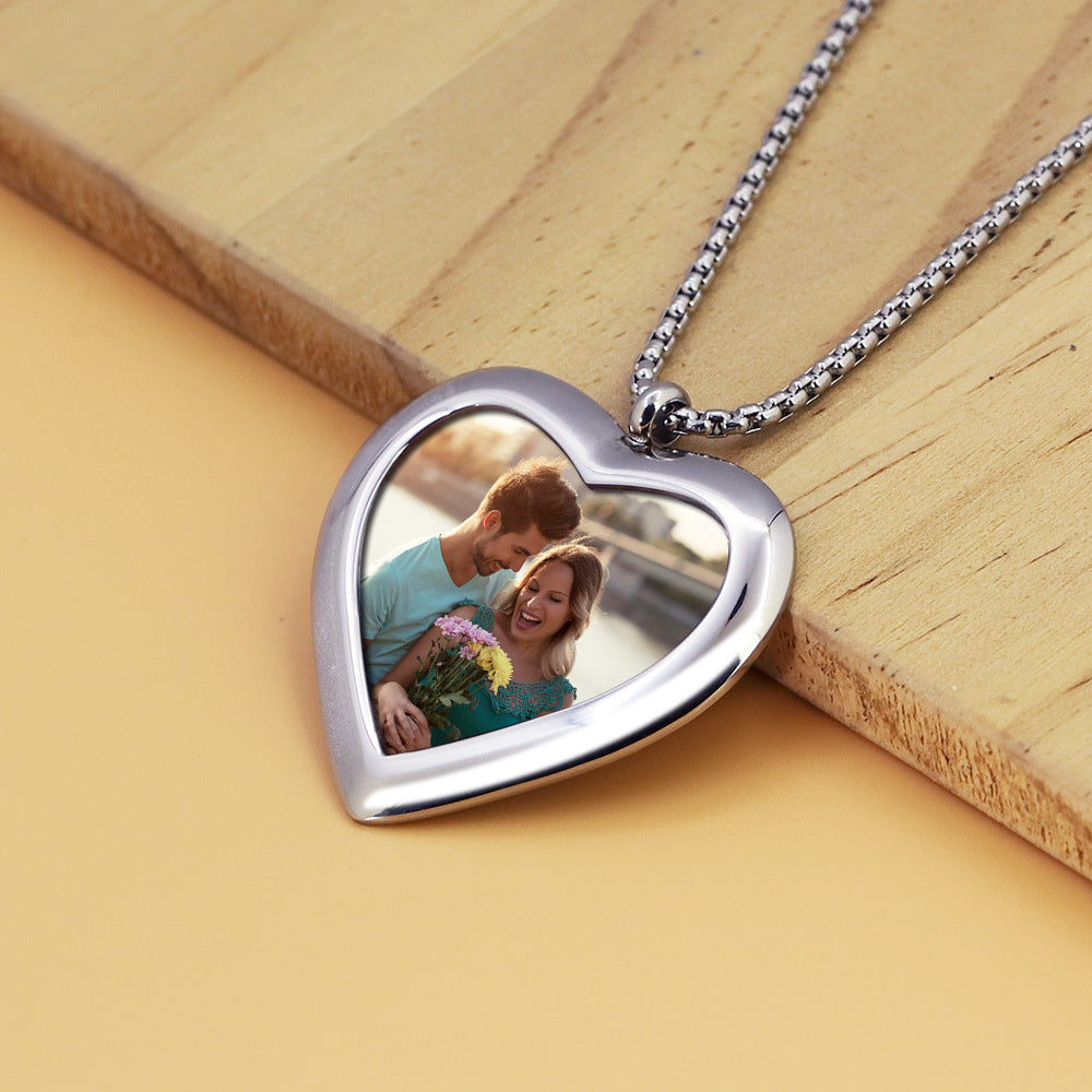Heart-Shaped Photo Locket Necklace With Engraving-L016